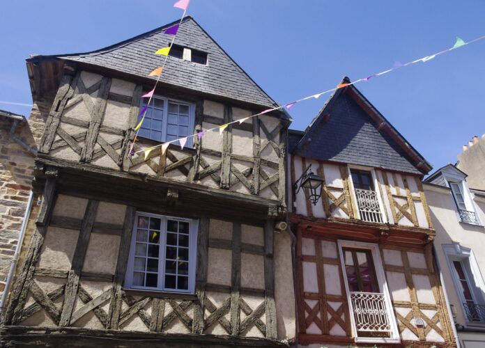 Prix d’un ravalement de façade : facteurs, travaux et devis à Brest